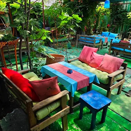 Tuana Garden Couette-café Sidé