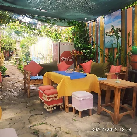 Tuana Garden Bed & Breakfast *