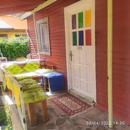 Tuana Garden Bed & Breakfast Side