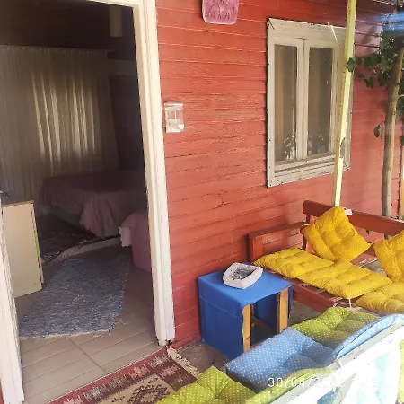 Tuana Garden Bed & Breakfast Side