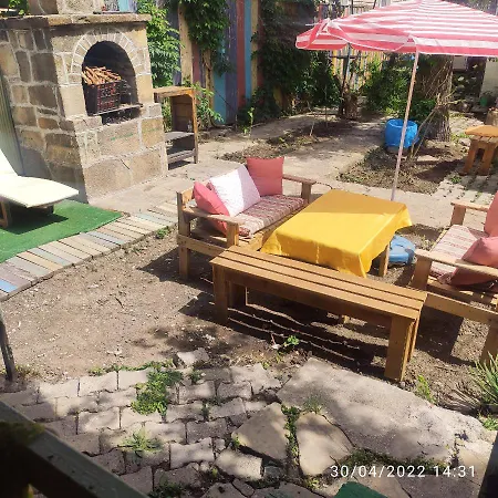 Tuana Garden Bed & Breakfast Side