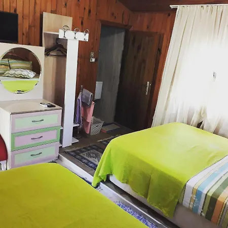 לינה וארוחת בוקר Tuana Garden 3*