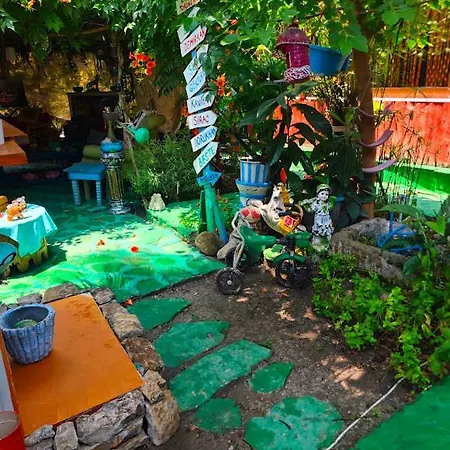 Alojamento de Acomodação e Pequeno-almoço Tuana Garden *