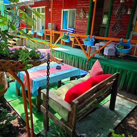 Tuana Garden * Side