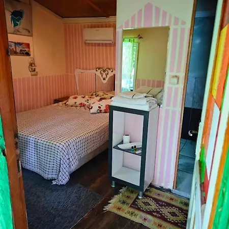 לינה וארוחת בוקר Tuana Garden 3*