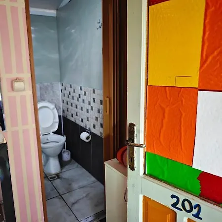 לינה וארוחת בוקר Tuana Garden 3*