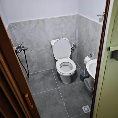 Tuana Garden Bed & Breakfast Side