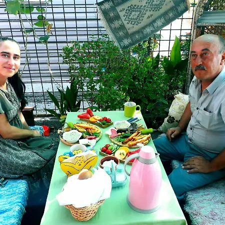 Tuana Garden לינה וארוחת בוקר 3*