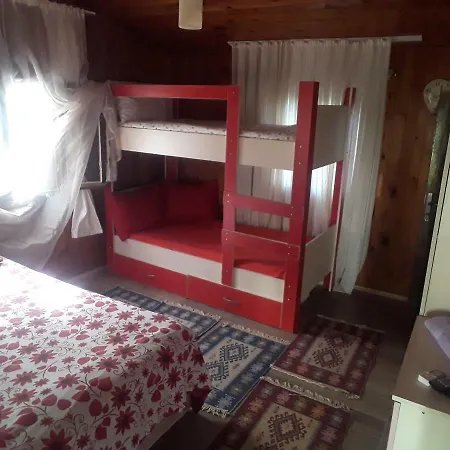 Tuana Garden Bed & Breakfast Side