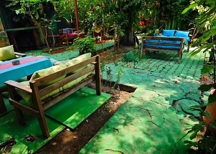 Bed & Breakfast Tuana Garden 3*