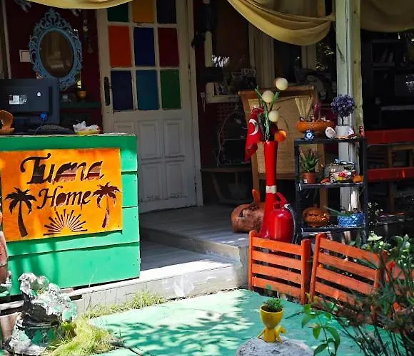 Tuana Garden Frühstückspension Side