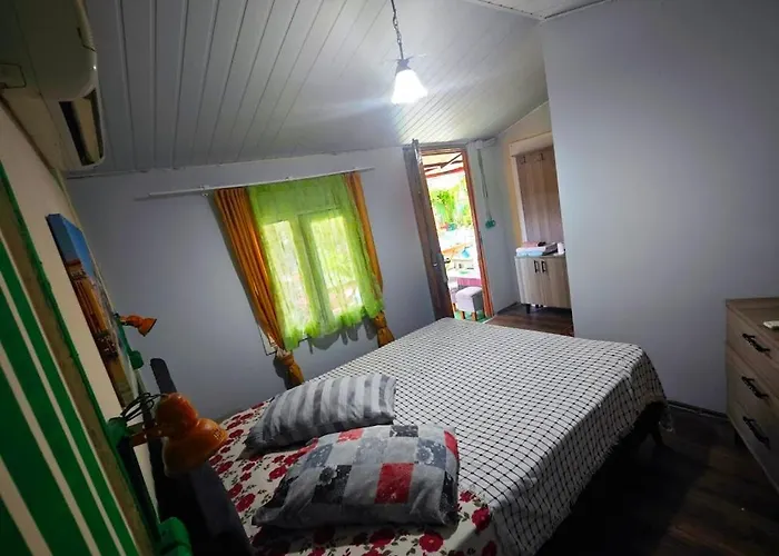 Tuana Garden Bed & Breakfast 3*