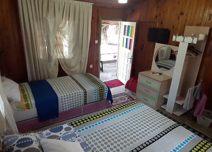 Tuana Garden Bed & Breakfast Side