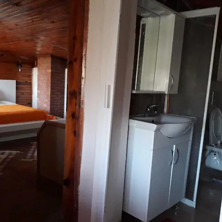 Tuana Garden Bed and Breakfast *