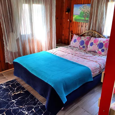 Tuana Garden Bed and breakfast Side