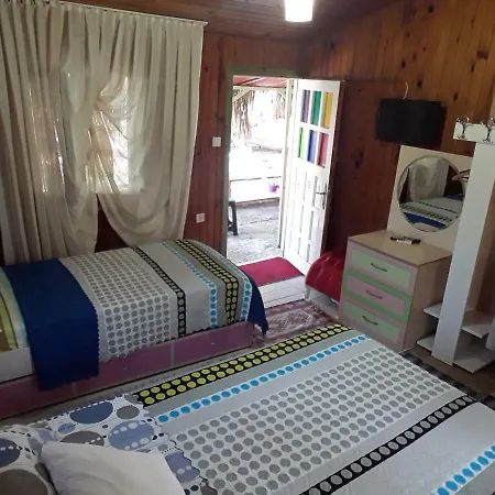 Tuana Garden Bed and breakfast Side