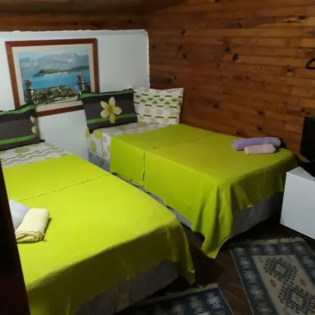 Bed and breakfast Tuana Garden Side