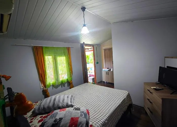 Tuana Garden Bed and Breakfast