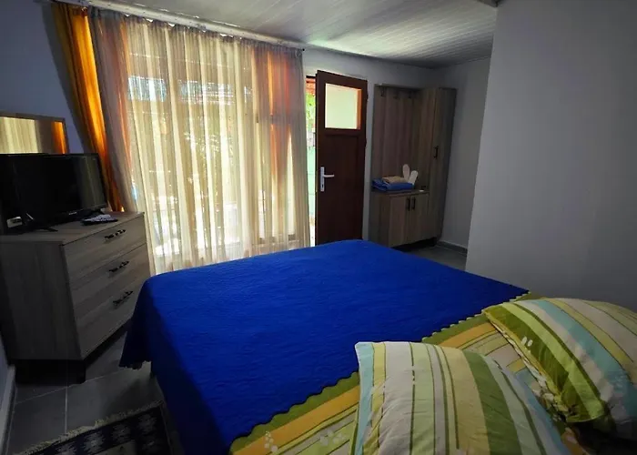 Tuana Garden Bed and Breakfast